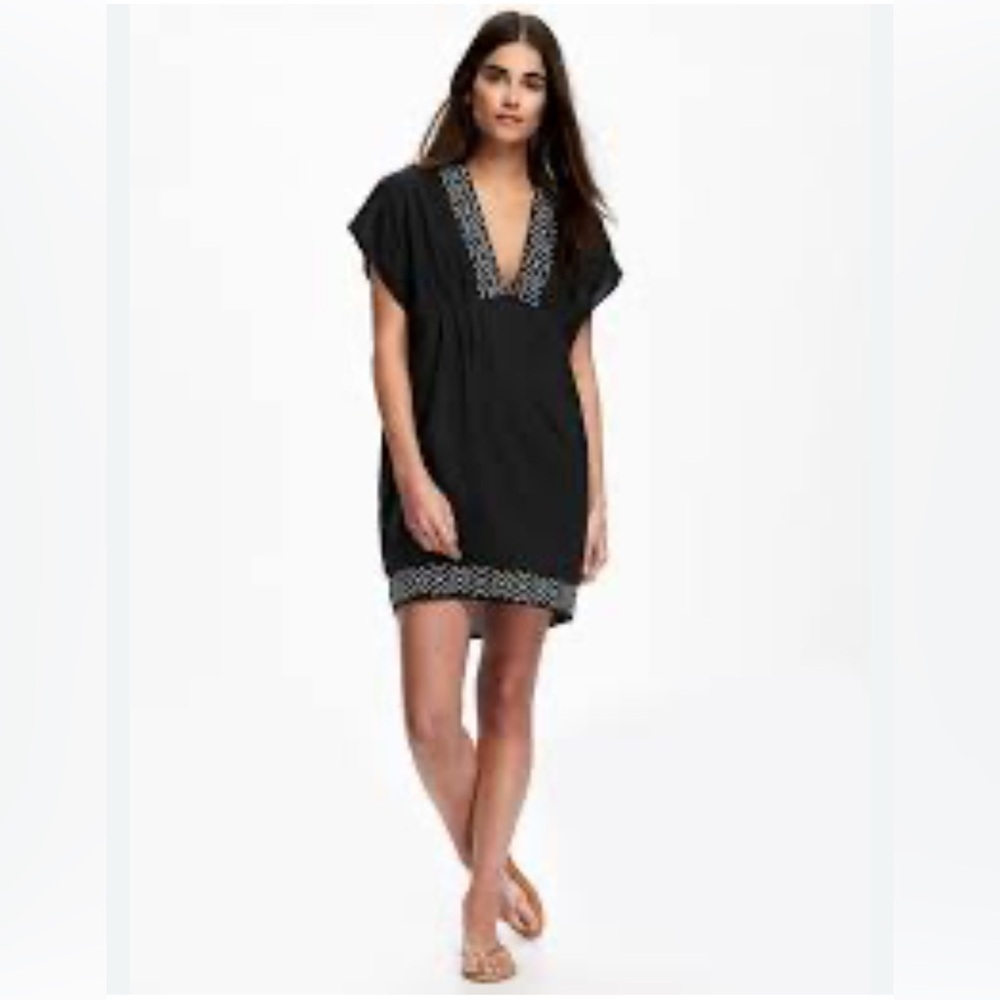 Old Navy Black V-Neck Embroidered Swim Cover-Up.   Size-Small
